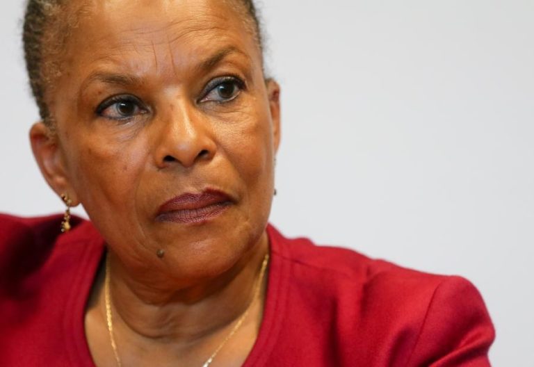 Ex-ministra da Justiça Christiane Taubira formaliza candidatura às presidenciais de França