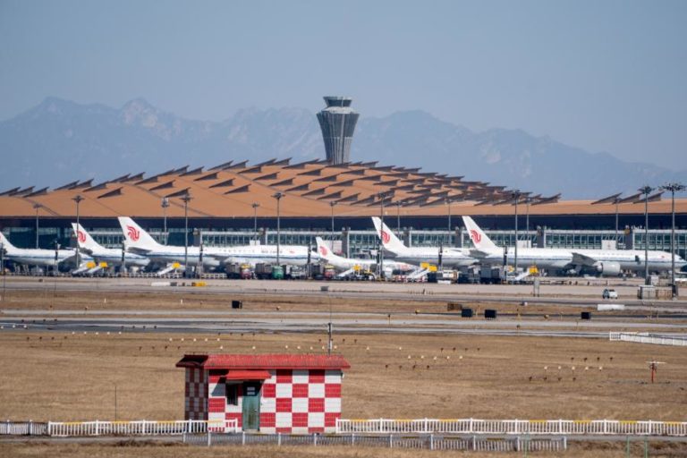 Covid-19: China Southern Airlines fecha portas a passageiros de 38 países, Moçambique incluído