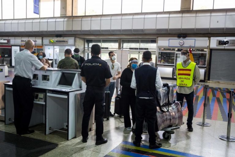 Covid-19: Venezuela autoriza voos regulares para Espanha mas não para Portugal