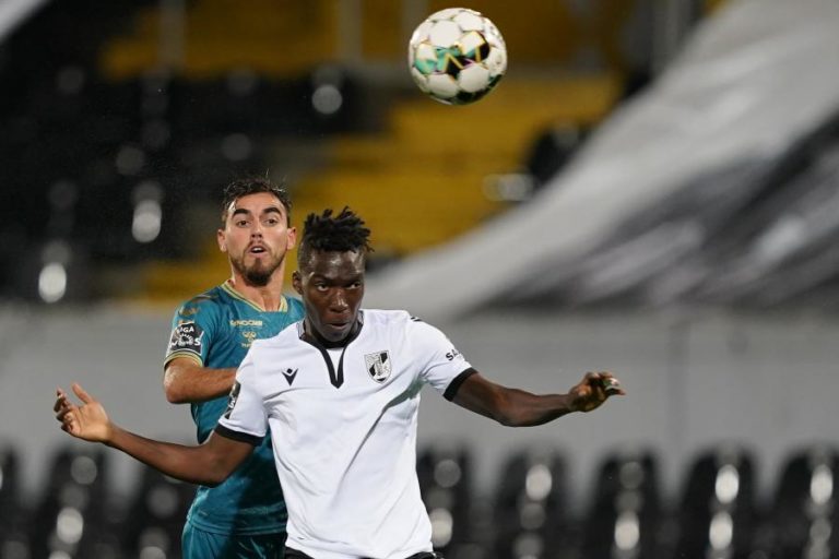 Mikel Agu transfere-se do Vitória de Guimarães para espanhóis do Fuenlabrada