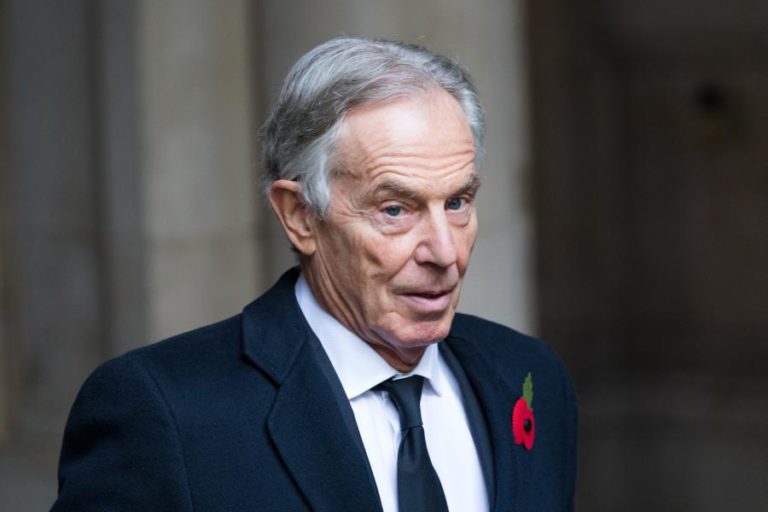 Mais de 600 mil pessoas subscrevem petição contra condecoração a Tony Blair