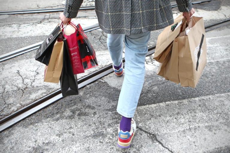 SIBS diz que compras físicas e ‘online’ no Natal superaram 2020 e período pré-pandémico