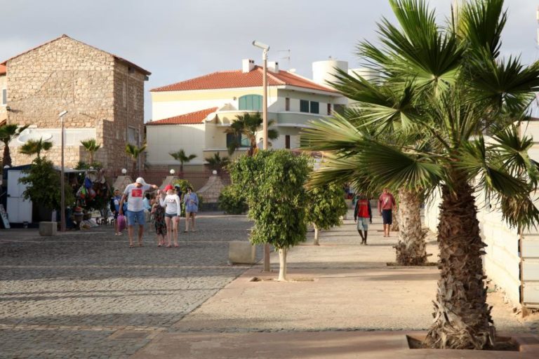 Pressão demográfica obriga Cabo Verde a construir mais salas de aulas — ministro