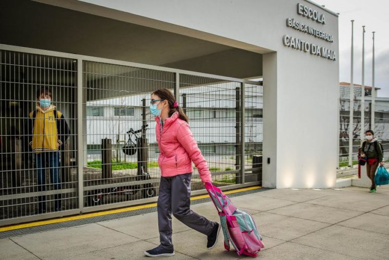 Covid-19: Alunos não vacinados nos Açores ficam isolamento após contacto de alto risco