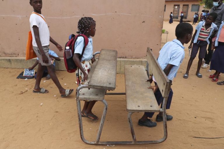 Moçambique/Ataques: Pelo menos oito professores mortos e mais de 120 mil alunos afetados em 2021 – Governo