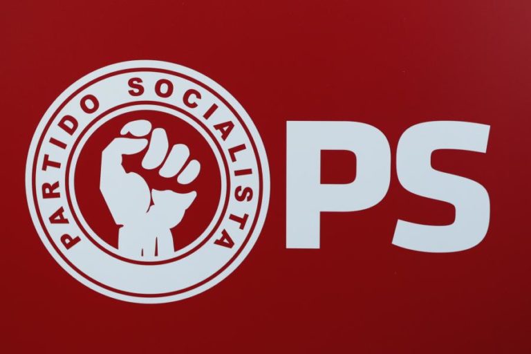 Legislativas: PS prevê ajustamento no IRS e IRC para estimular melhoria dos salários