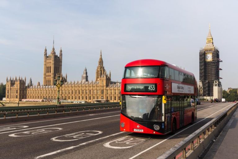 Economia britânica regressou ao nível pré-pandemia em novembro