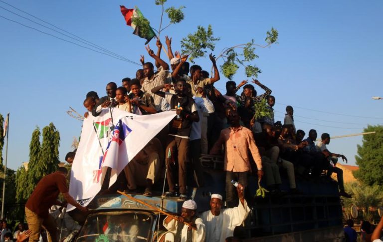 PM sudanês demite-se sete semanas após acordo com militares golpistas