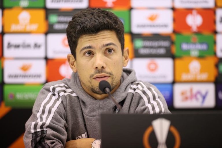 Médio português André Martins assina pelos israelitas do Hapoel Beer Sheva