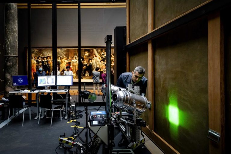 Restauro da “Ronda da Noite” de Rembrandt leva a maior e mais precisa foto de obra de arte