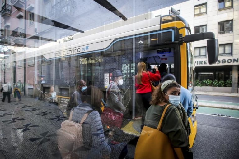 Covid-19: Carris repõe horários habituais e carreiras suspensas a partir de sábado