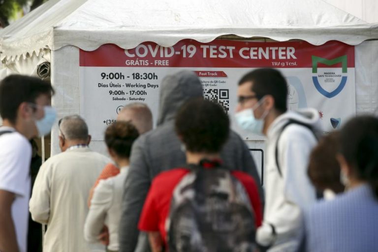 Covid-19: Governo da Madeira vai avaliar necessidade de continuar a testar em massa população