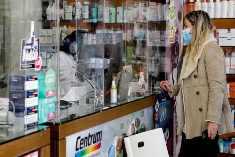 Covid-19: Farmácias fizeram quase 600 mil testes antes da passagem de ano – associação