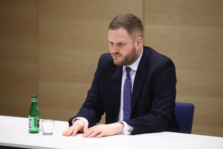 Governo polaco defende ultranacionalistas após veto da rede social Facebook