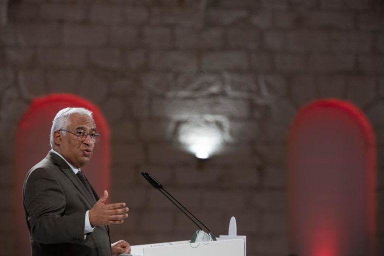 Legislativas: Costa promete acabar com modelo de professores de “casa às costas” e acelerar vinculação