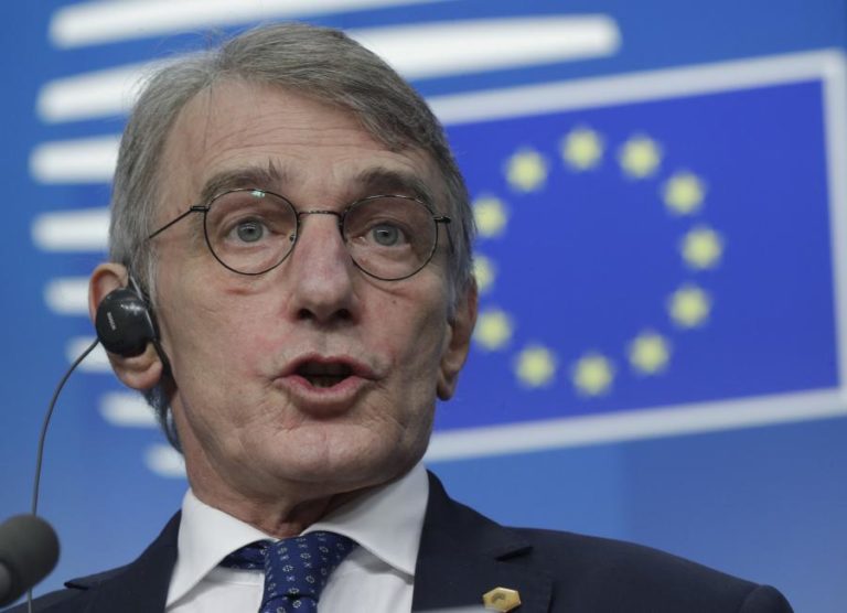 Presidente do Parlamento Europeu hospitalizado há vários dias com “complicações graves”