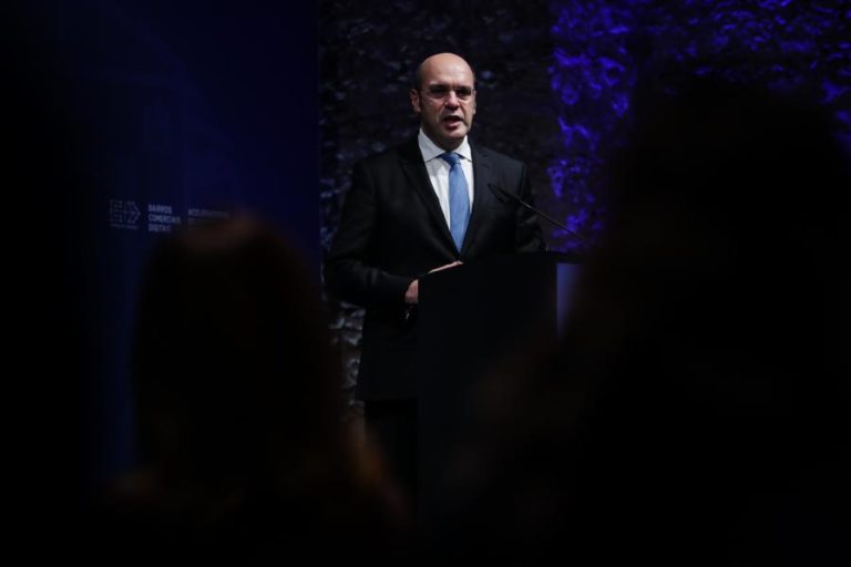 Crescimento de 4,9% em 2021 revela “trajetória de recuperação saudável” – Siza Vieira