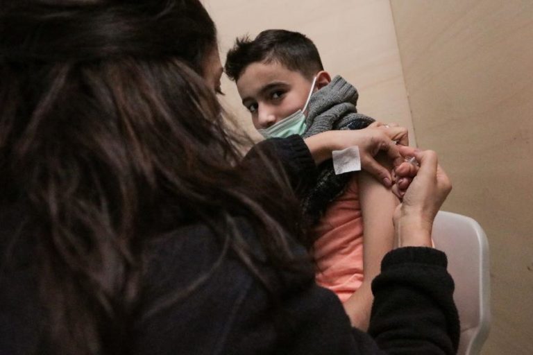 Covid-19: Centros de vacinação administram 3.000 doses diárias de primeiras doses