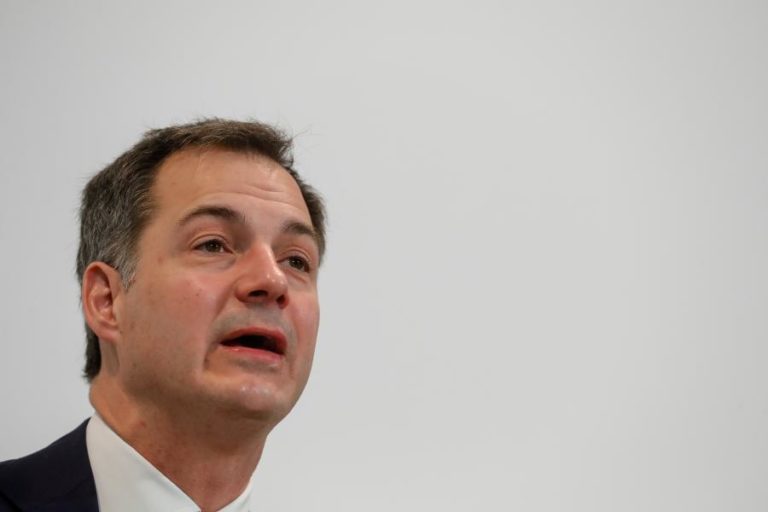 Covid-19: Primeiro-ministro belga prefere “irritar o vírus” e não as pessoas