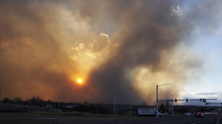 Nevão apaga chamas devastadoras no oeste dos Estados Unidos