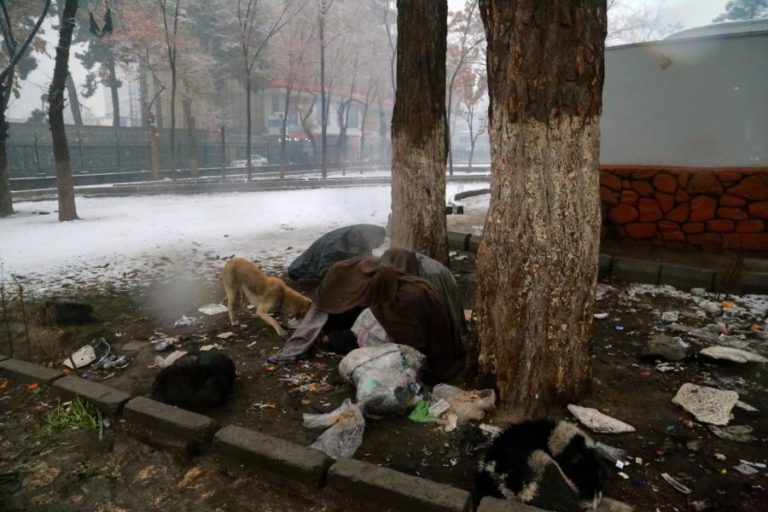 Afeganistão: Pelo menos nove crianças morrem em explosão no leste do país