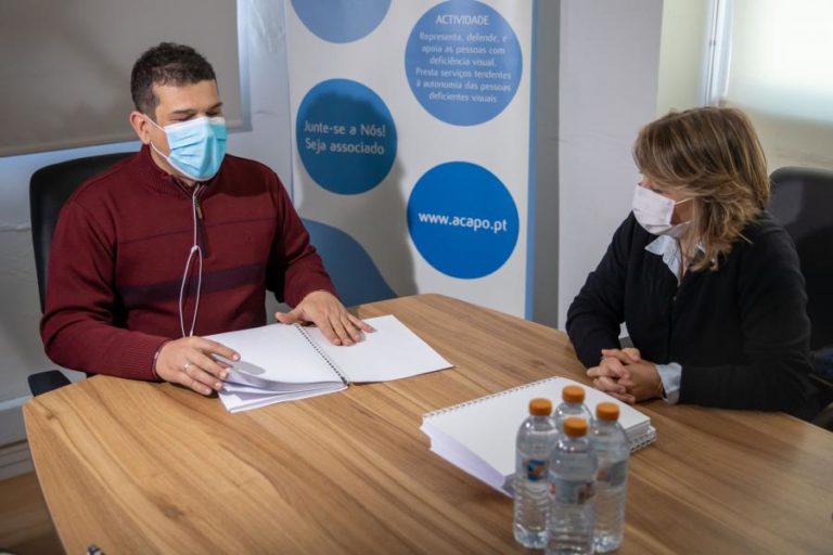 Legislativas: BE com programa em braile chama atenção para exclusão de pessoas cegas