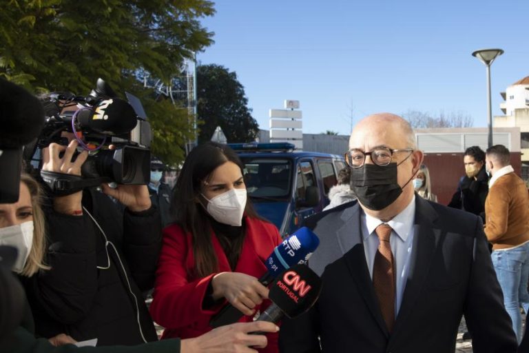 Tancos: Azeredo Lopes satisfeito por sair “de cabeça levantada” e “sem reparo”