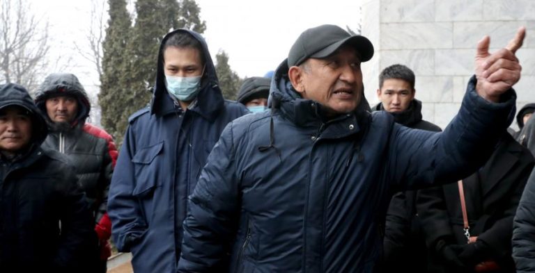 Quirguizes protestam de novo contra envio de forças de paz para o Cazaquistão