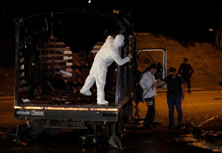 Pelo menos 10 feridos em ataque com explosivos a camião da polícia colombiana