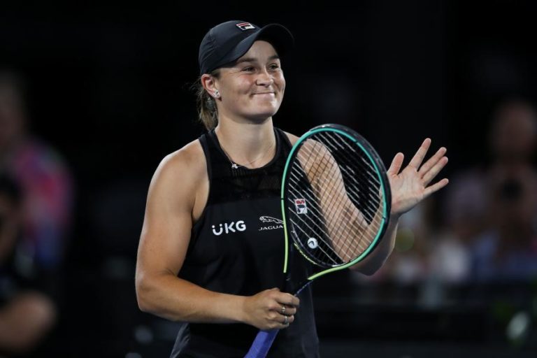 Ashleigh Barty vai defrontar Elena Rybakina na final do torneio de Adelaide