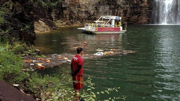 Retomadas operações de busca por desaparecidos em lago de Minas Gerais, Brasil