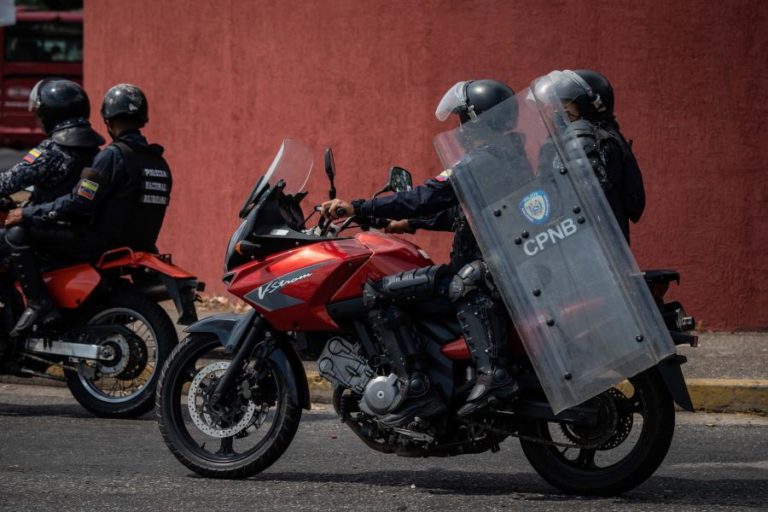 Venezuela: 910 funcionários das forças de segurança acusados de violação dos Direitos Humanos