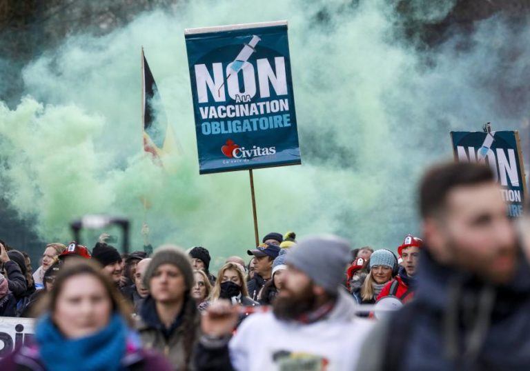 Covid-19: Milhares pessoas nas ruas de Bruxelas em protesto contra as restrições sanitárias