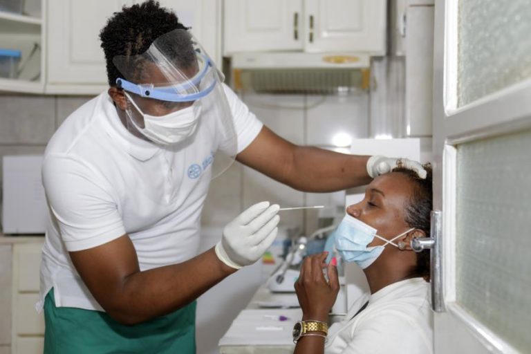 Covid-19: Clínicas privadas em Cabo Verde mais que triplicam testes e maioria é para viagens