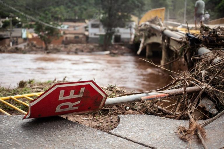 Número de mortos em estado brasileiro afetado pela chuva sobe para 24