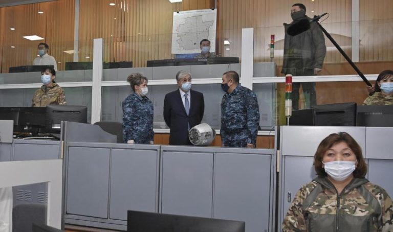 Cazaquistão: Presidente demite ministro da Defesa duas semanas após os violentos tumultos