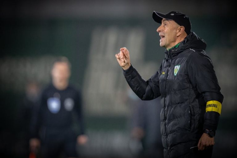 Treinador diz que Tondela vai a casa do Santa Clara “com humildade”