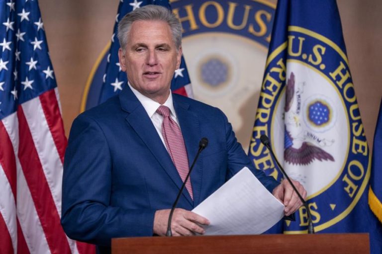 Capitólio: Líder republicano da câmara baixa recusa cooperar com comissão de inquérito