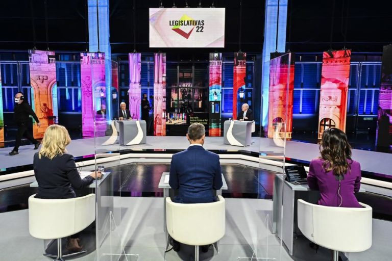 Legislativas: Costa diz que PSD quer pôr poder político a controlar justiça, Rio acusa-o de populismo