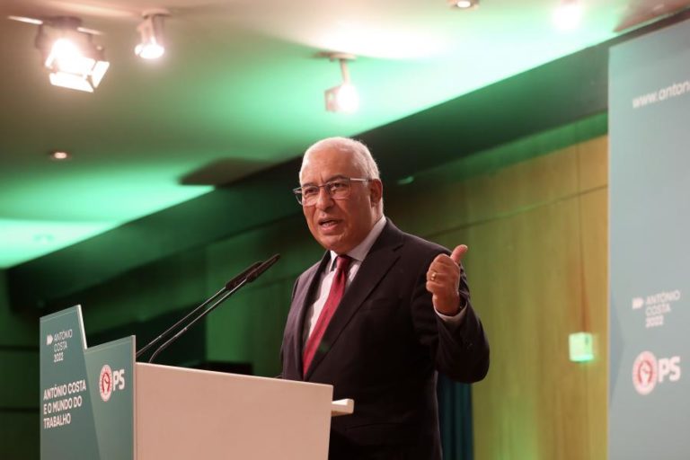 Legislativas: Costa dramatiza contra “aventureirismo” da direita na Segurança Social e na Saúde
