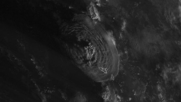 EUA, Japão e Chile emitem alertas de tsunami depois de erupção de vulcão no Pacífico