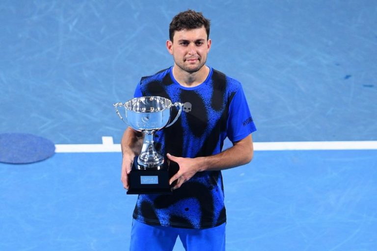 Tenista russo Karatsev bate Murray e conquista torneio de Sydney