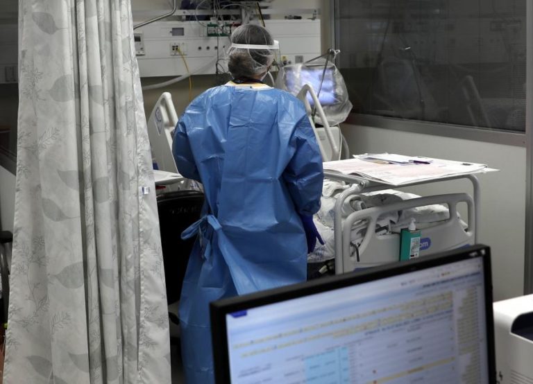 Covid-19: Quase 465 mil novos casos registados nas últimas 24 horas em França