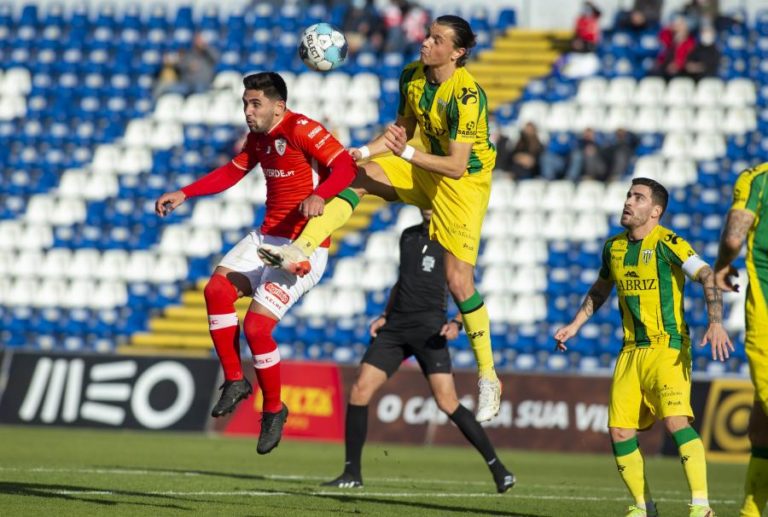 Santa Clara e Tondela empatam na estreia de Mário Silva como treinador dos açorianos
