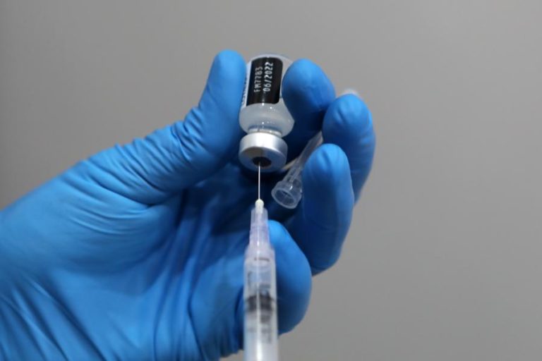 Estudos sugerem que vacinas mRNA não causam complicações durante a gravidez – EMA