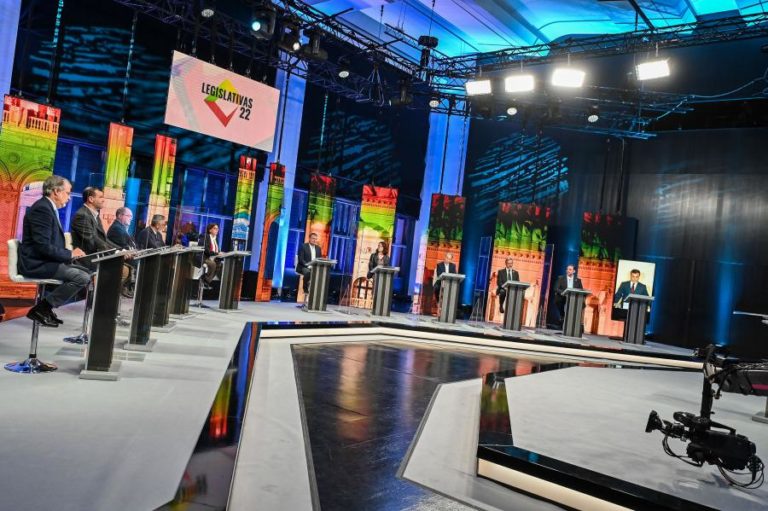 Legislativas: Falta de energia interrompe por minutos debate entre partidos sem assento na AR