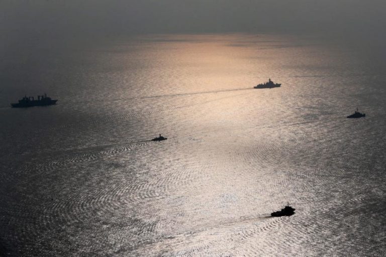 Ucrânia: Itália e NATO controlam passagem de navios de guerra russos pelo Mediterrâneo