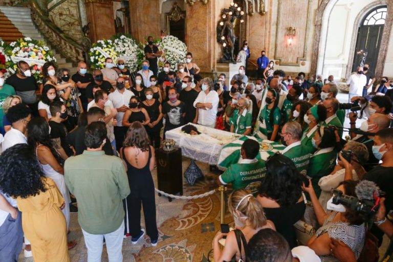 Brasil despede-se de Elza Soares, ‘a Voz do Milénio’