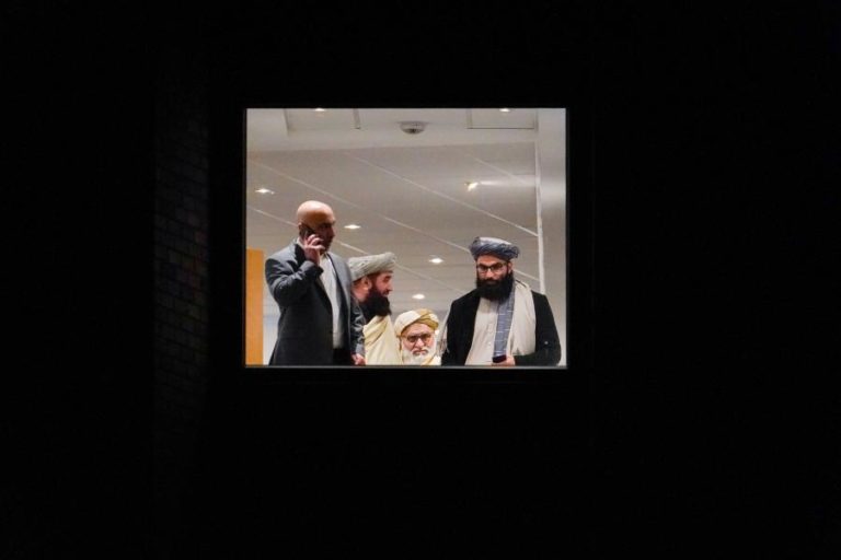 Reunião entre talibãs e membros da sociedade civil afegã foi “positiva”