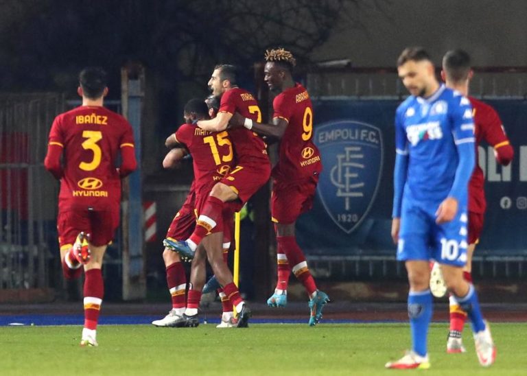 Golo de Sérgio Oliveira e ‘bis’ de Abraham na vitória da Roma, de Mourinho